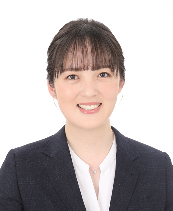 新野 麻里の顔写真